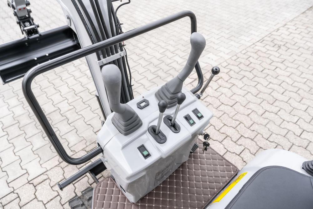 Bobmaster Basic diesel minigraver - 850 kg, inkl. skovlsæt