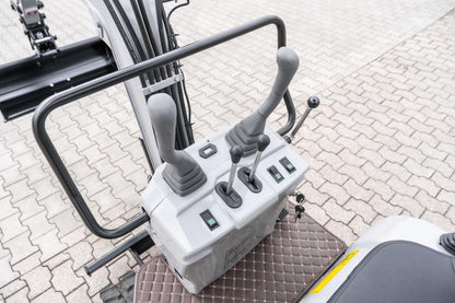 Bobmaster Basic diesel minigraver - 850 kg, inkl. skovlsæt