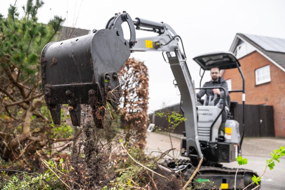 Bobmaster Plus diesel minigraver - 970 kg med knækarm og justerbar undervogn, inkl. skovlsæt