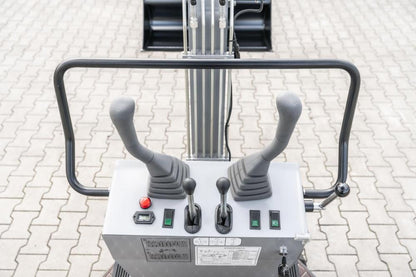 Bobmaster Pro diesel minigraver - 890 kg med knækarm, inkl. skovlsæt