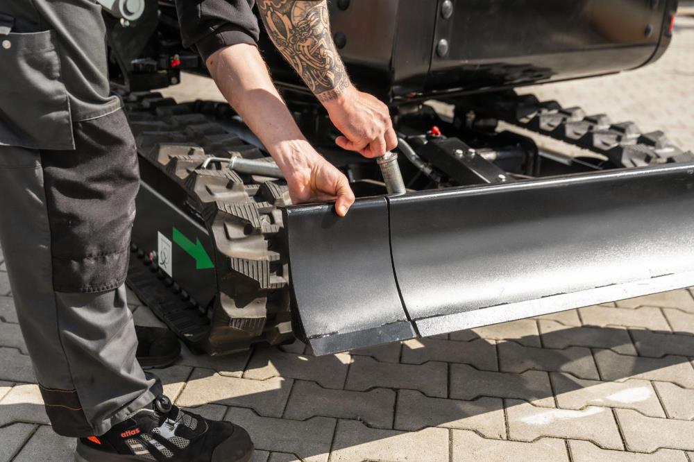 Bobmaster Premium diesel minigraver - 1900 kg med knækarm og joystick, inkl. skovlsæt