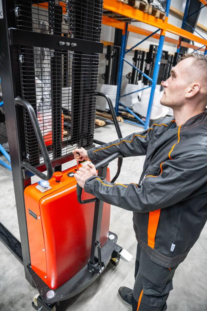 ECO Semi-eletrisk Stabler - op til 1500 kg kapacitet, løftehøjde 1600 mm