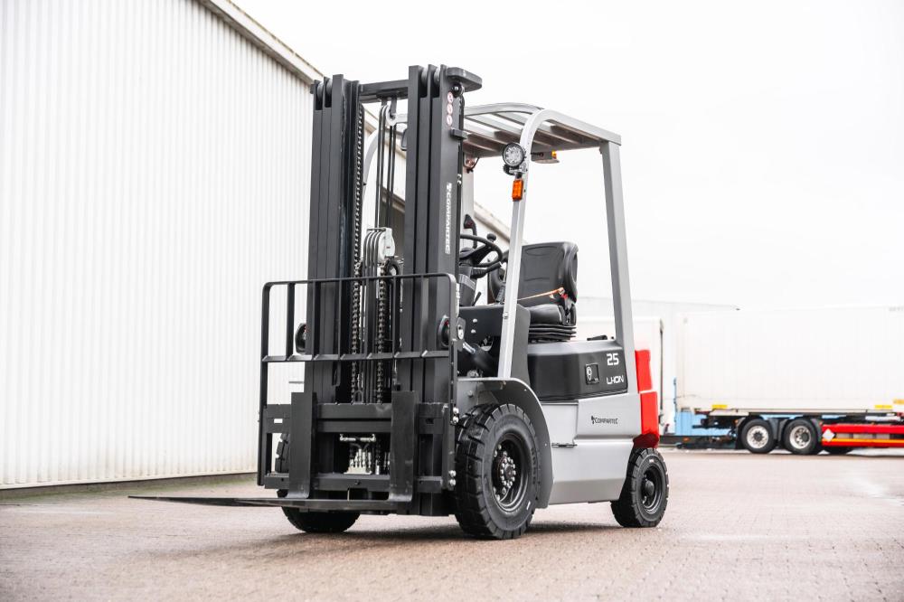 CSX30 - El gaffeltruck 4-hjulet, kapacitet 3000 kg, løftehøjde 4800 mm, Li-ion batteri