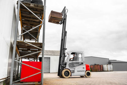 CSX LØVE - El gaffeltruck 4-hjulet fuldkabine, kapacitet 5000 kg, løftehøjde 4800 mm, Li-ion batteri