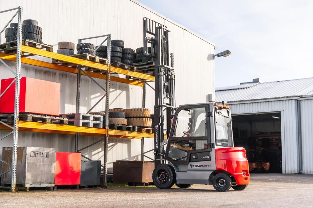 CSX - El gaffeltruck 4-hjulet fuldkabine, kapacitet op til 3800 kg, løftehøjde 4800 mm, Li-ion batteri
