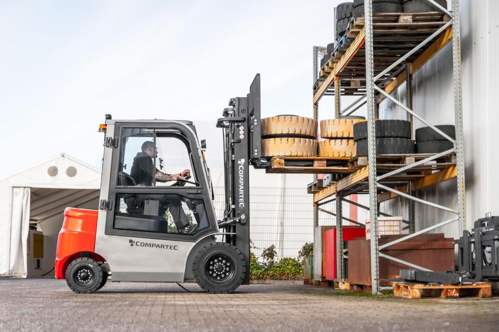 CSX - El gaffeltruck 4-hjulet fuldkabine, kapacitet op til 3800 kg, løftehøjde 4800 mm, Li-ion batteri