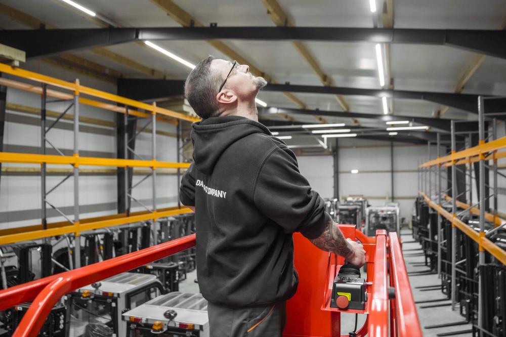 SlimLine Elektrisk Sakselift - arbejdshøjde op til 15,9 meter