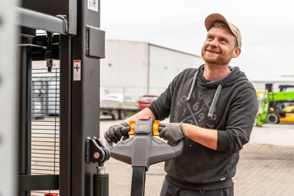 CS12i Elektrisk Stabler med initialløft - 1200 kg kapacitet, løftehøjde op til 3300 mm