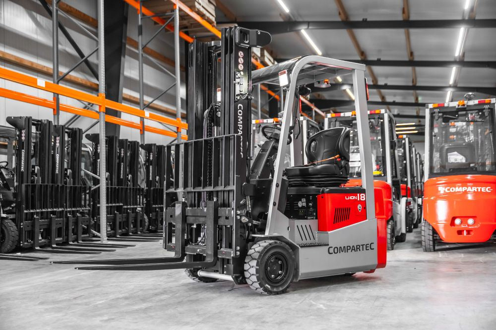 CPD18 – El gaffeltruck 3-hjulet, kapacitet 1800 kg, løftehøjde 4800 mm, Li-ion batteri