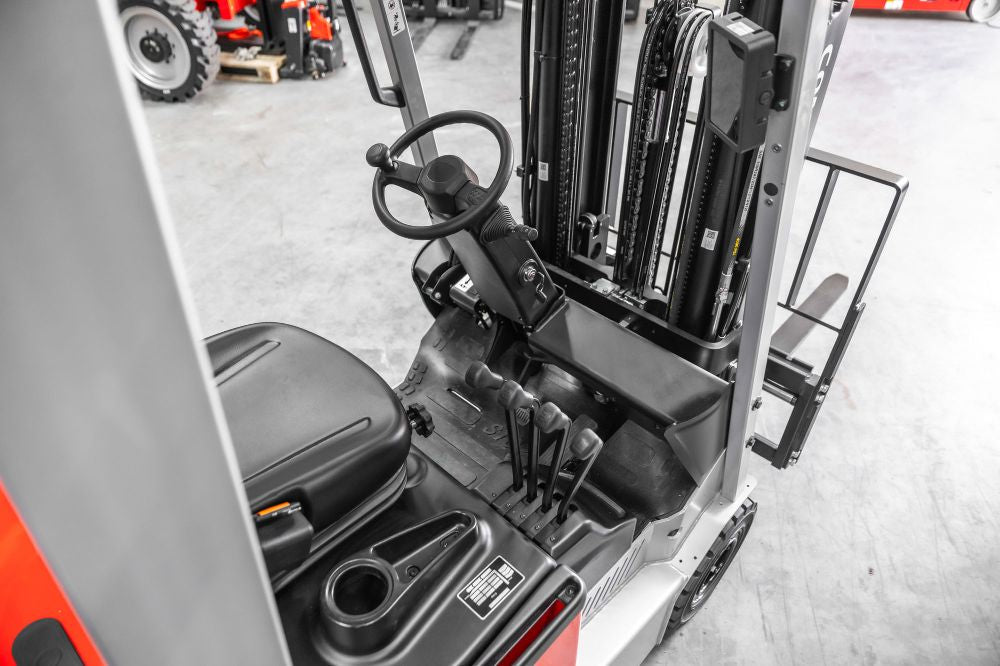 CPD18 – El gaffeltruck 3-hjulet, kapacitet 1800 kg, løftehøjde 4800 mm, Li-ion batteri
