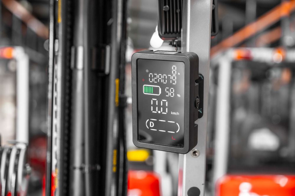 CPD18 – El gaffeltruck 3-hjulet, kapacitet 1800 kg, løftehøjde 4800 mm, Li-ion batteri