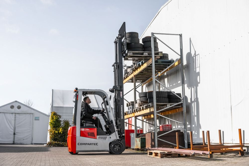 CPD18 – El gaffeltruck 3-hjulet, kapacitet 1800 kg, løftehøjde 4800 mm, Li-ion batteri