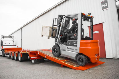 CSX - El gaffeltruck 4-hjulet halvkabine, kapacitet op til 3000 kg, løftehøjde 4800 mm, Li-ion batteri