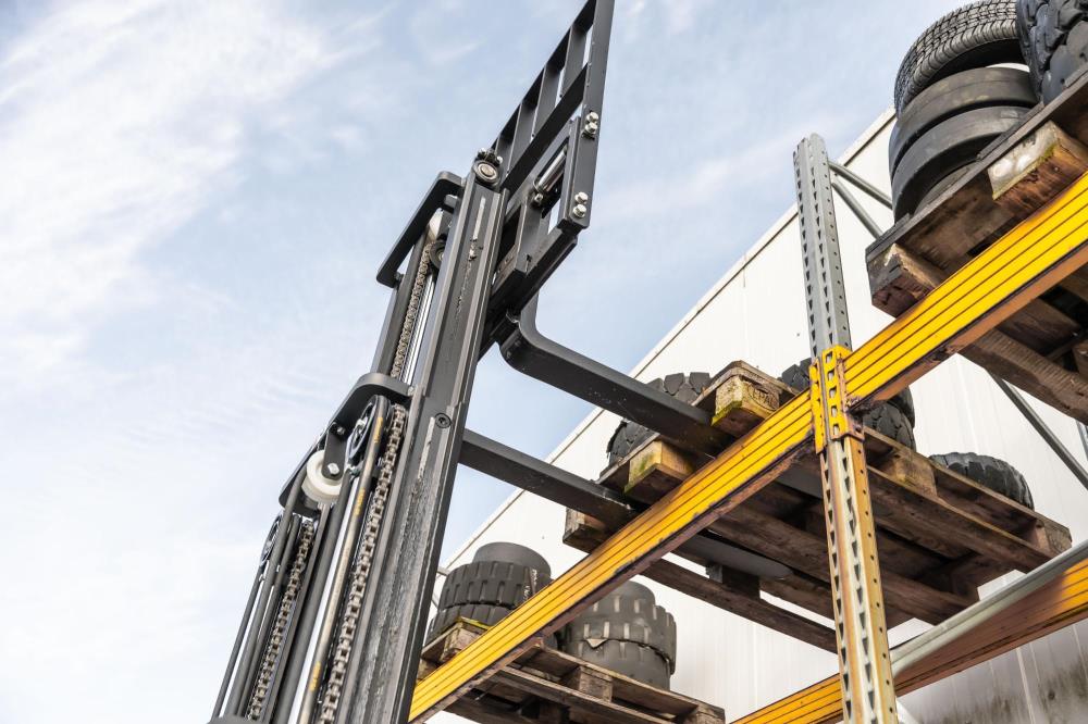 CSX - El gaffeltruck 4-hjulet halvkabine, kapacitet op til 3000 kg, løftehøjde 4800 mm, Li-ion batteri