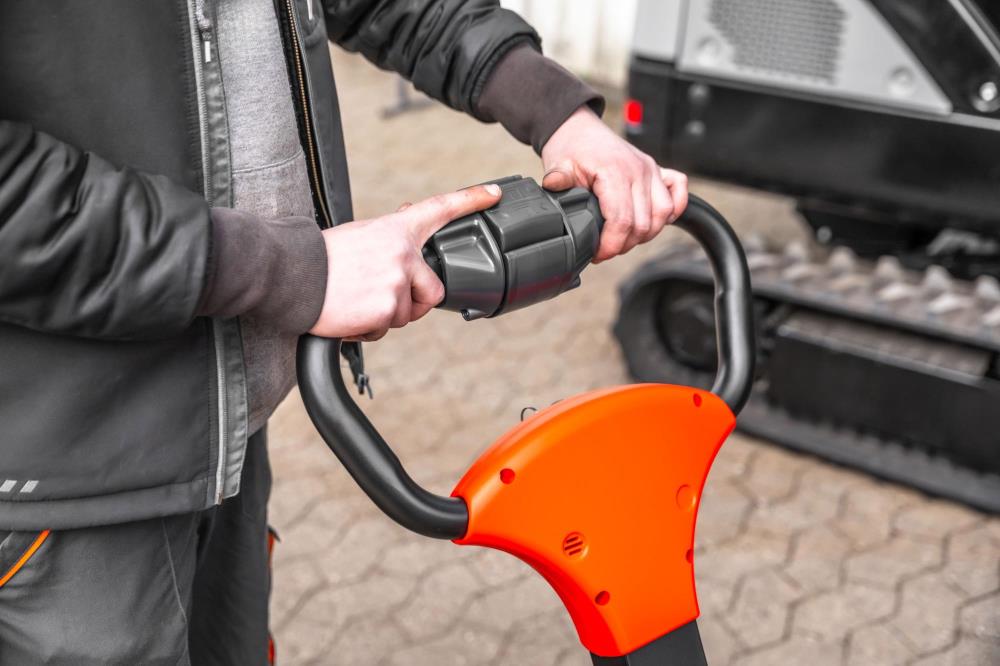 ForkLion PRO El-palleløfter med støttehjul, 1500 kg kapacitet, inkl. batteri og oplader