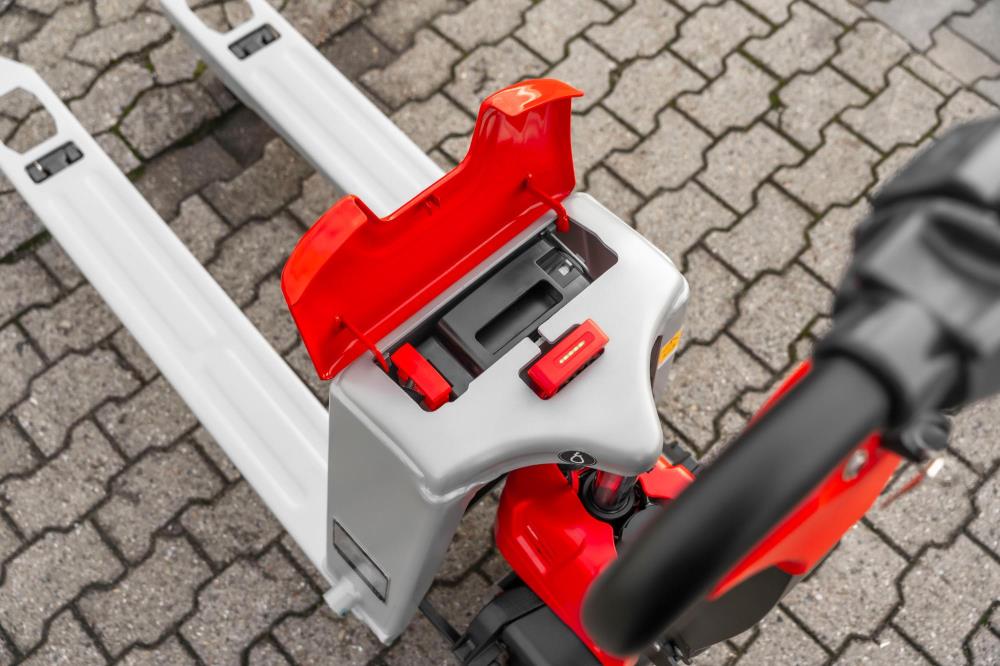 ForkLion PLUS El-palleløfter med støttehjul, 2000 kg kapacitet, inkl. batteri og oplader
