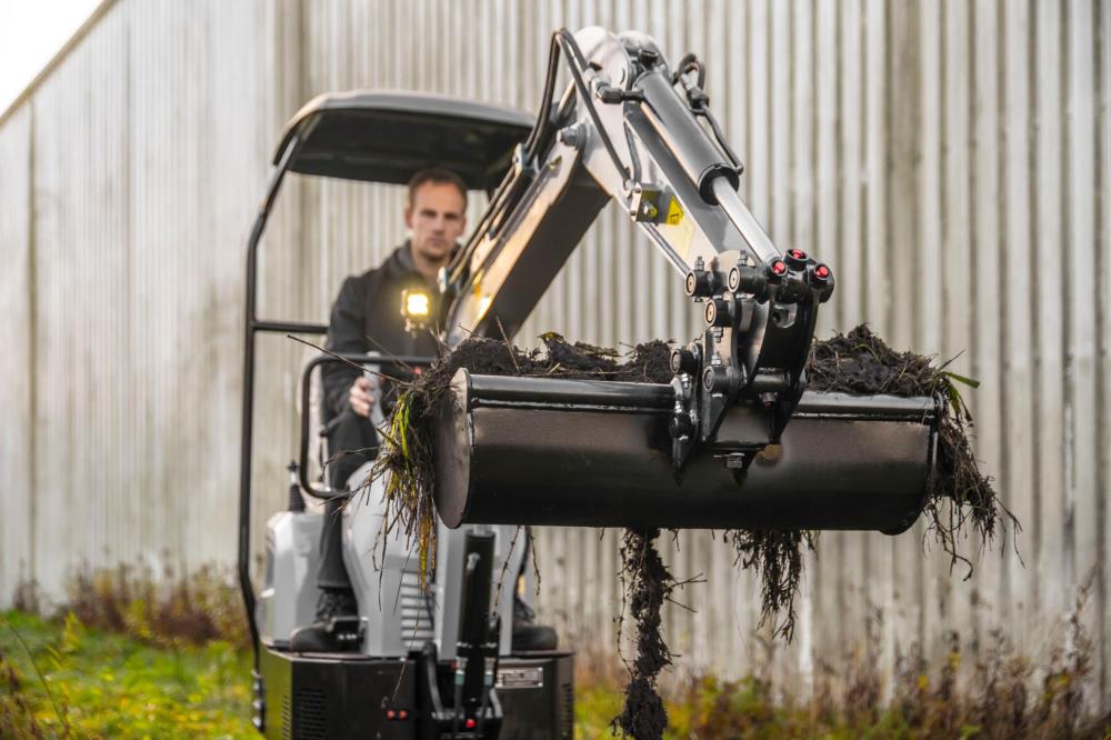 Bobmaster Basic diesel minigraver - 850 kg, inkl. skovlsæt