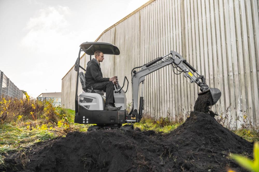 Bobmaster Pro diesel minigraver - 890 kg med knækarm, inkl. skovlsæt