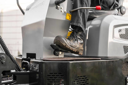 Bobmaster Pro diesel minigraver - 890 kg med knækarm, inkl. skovlsæt