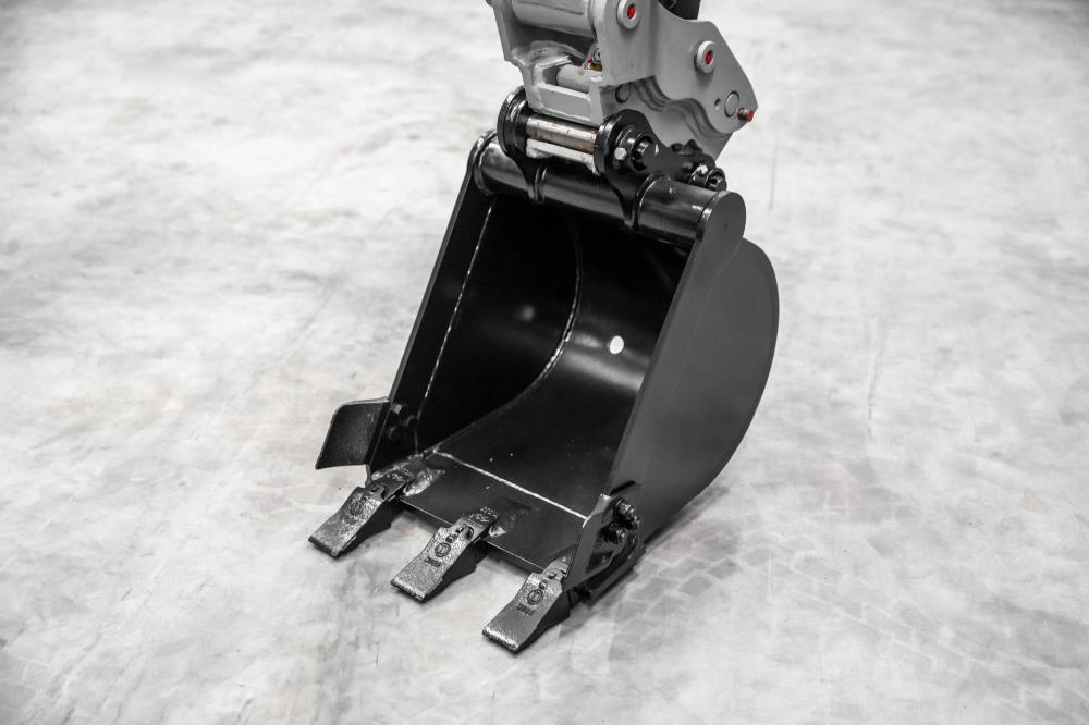 Bobmaster Ultimate diesel minigraver - 2680 kg med knækarm og joystick, inkl. skovlsæt