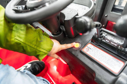 Elektrisk legetøjsgaffeltruck til børn – med fjernbetjening og løftefunktion